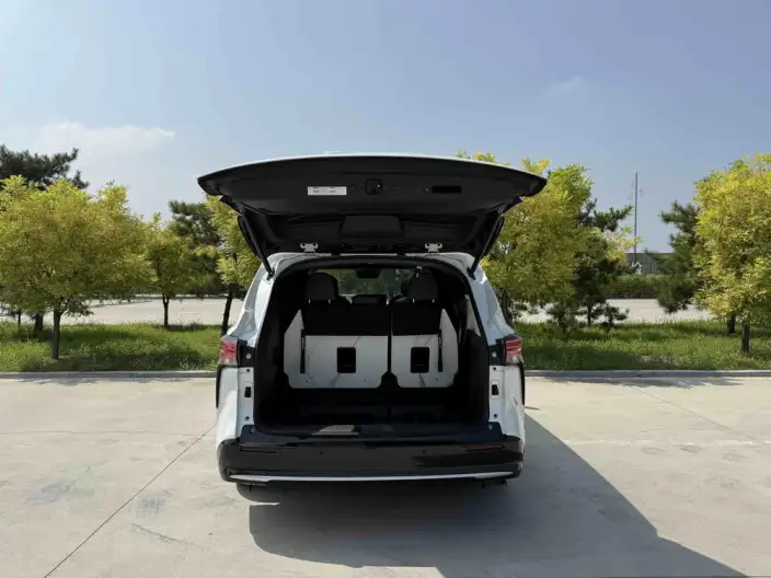 Toyota Sienna 2023 Model Facelift Hybrid 2.5L Supreme Edition – фото 10