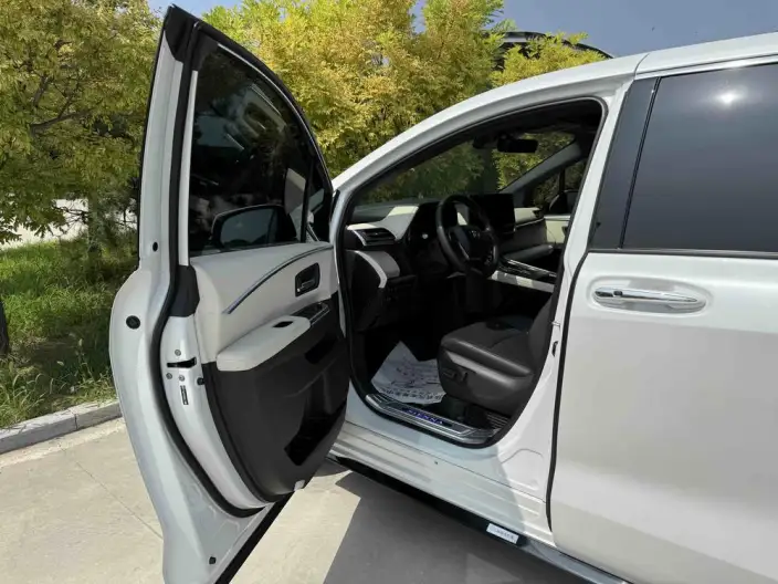 Toyota Sienna 2023 Model Facelift Hybrid 2.5L Supreme Edition – фото 13