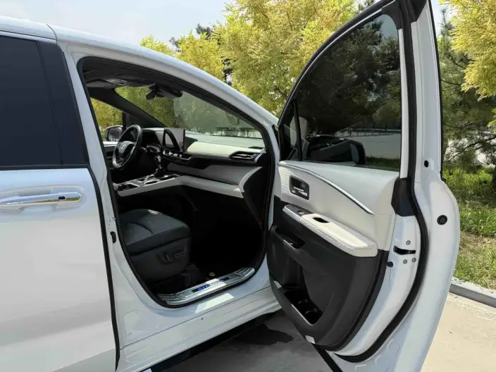 Toyota Sienna 2023 Model Facelift Hybrid 2.5L Supreme Edition – фото 17