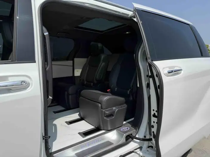 Toyota Sienna 2023 Model Facelift Hybrid 2.5L Supreme Edition – фото 18