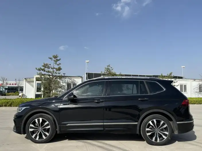 Volkswagen Tiguan L 2022 Model 330TSI Automatic 2WD R-Line Enjoy the version more – фото 4