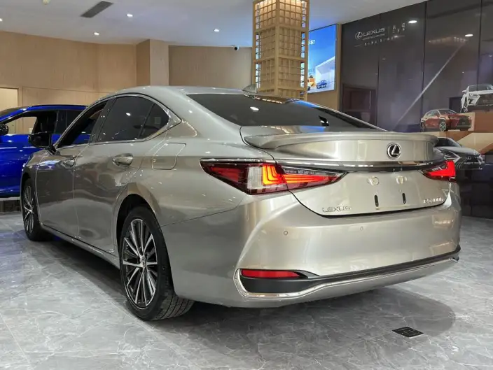 Lexus ES 2022 Model 300h Premium – фото 4
