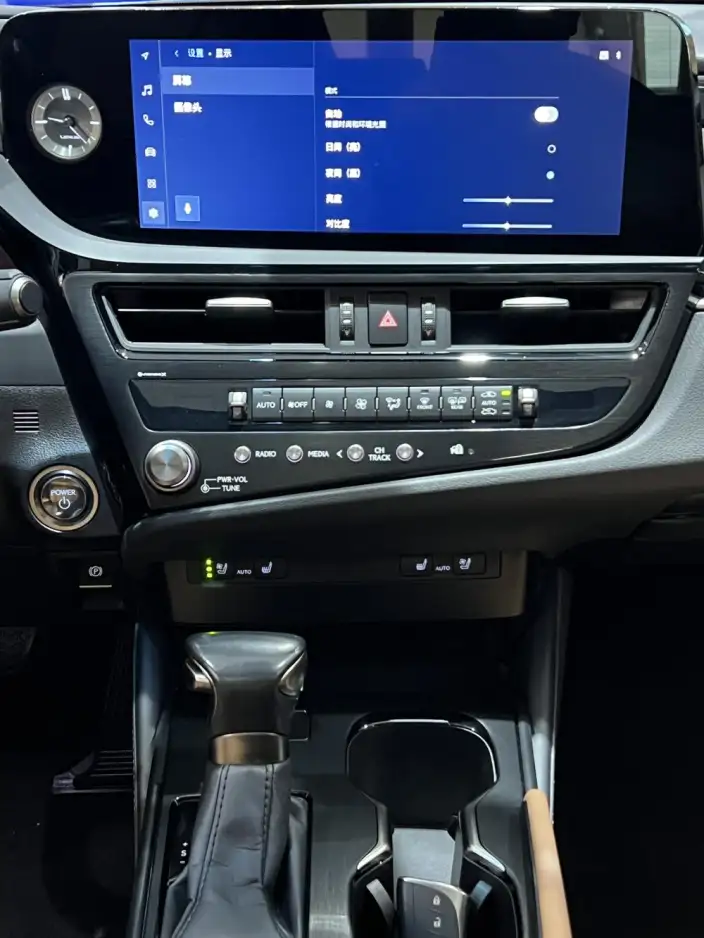 Lexus ES 2022 Model 300h Premium – фото 11