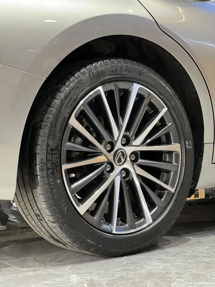 Lexus ES 2022 Model 300h Premium – фото 12