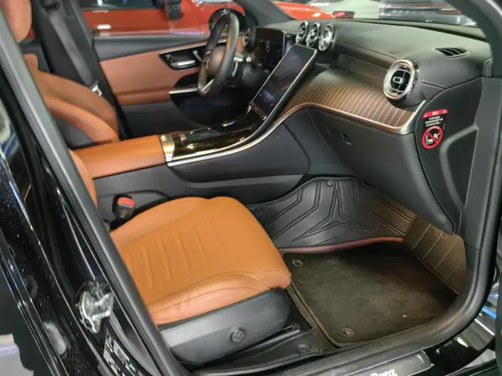 Mercedes-Benz GLC 2023 Model Facelift GLC 260 L 4MATIC Luxury Model 5 seat – фото 5