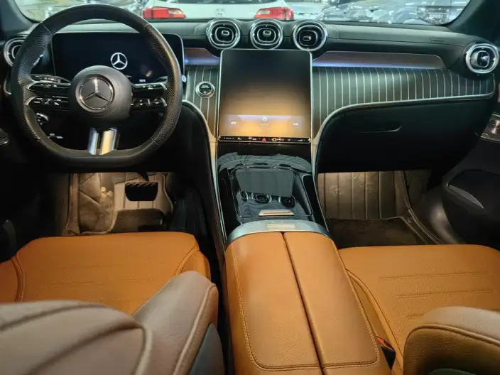 Mercedes-Benz GLC 2023 Model Facelift GLC 260 L 4MATIC Luxury Model 5 seat – фото 6