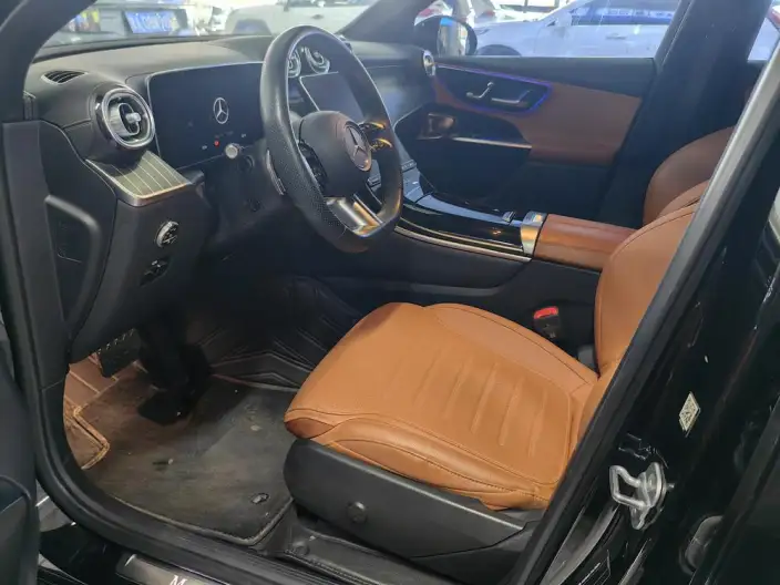 Mercedes-Benz GLC 2023 Model Facelift GLC 260 L 4MATIC Luxury Model 5 seat – фото 9