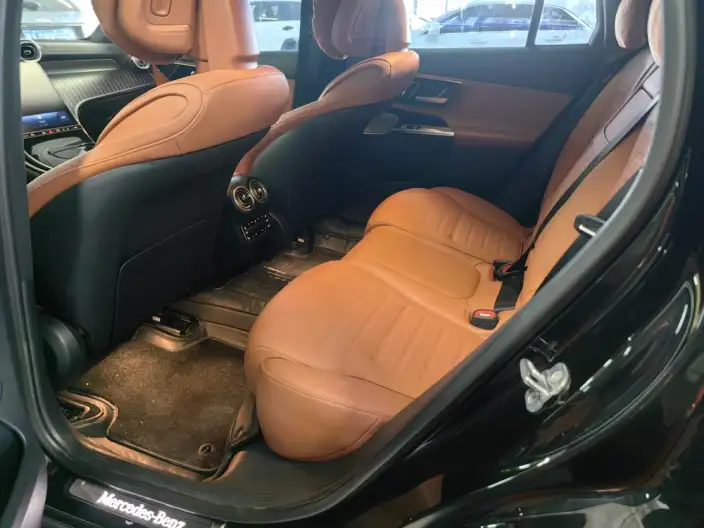 Mercedes-Benz GLC 2023 Model Facelift GLC 260 L 4MATIC Luxury Model 5 seat – фото 10
