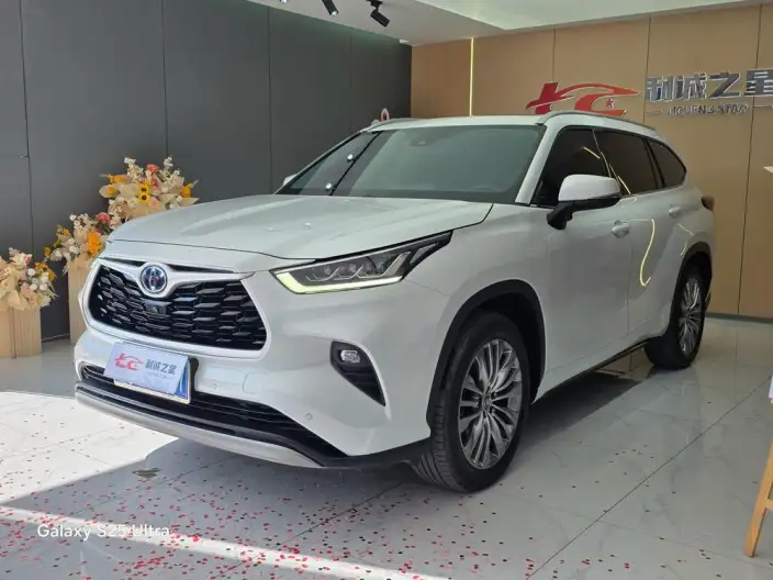 Toyota Highlander 2023 Model Hybrid 2.5L 4WD Premium Edition 7 seat – фото 1