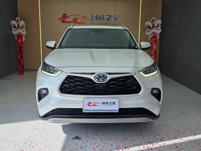 Toyota Highlander 2023 Model Hybrid 2.5L 4WD Premium Edition 7 seat – фото 2