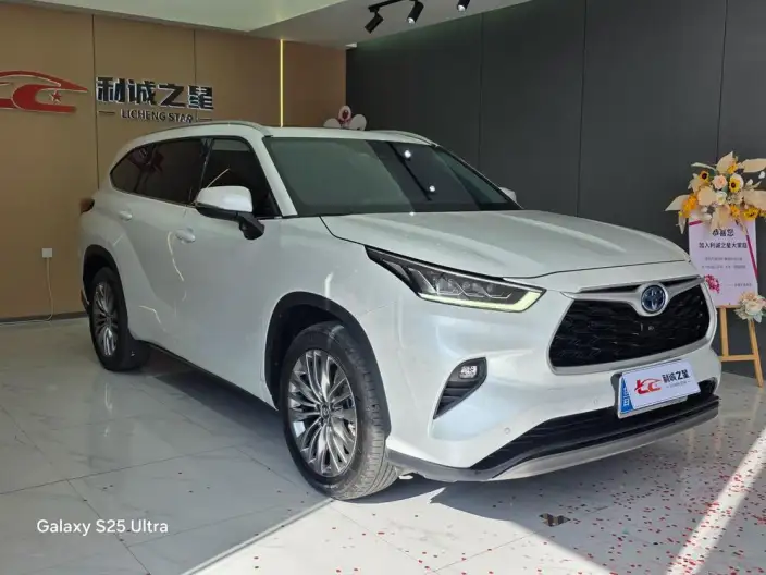 Toyota Highlander 2023 Model Hybrid 2.5L 4WD Premium Edition 7 seat – фото 3