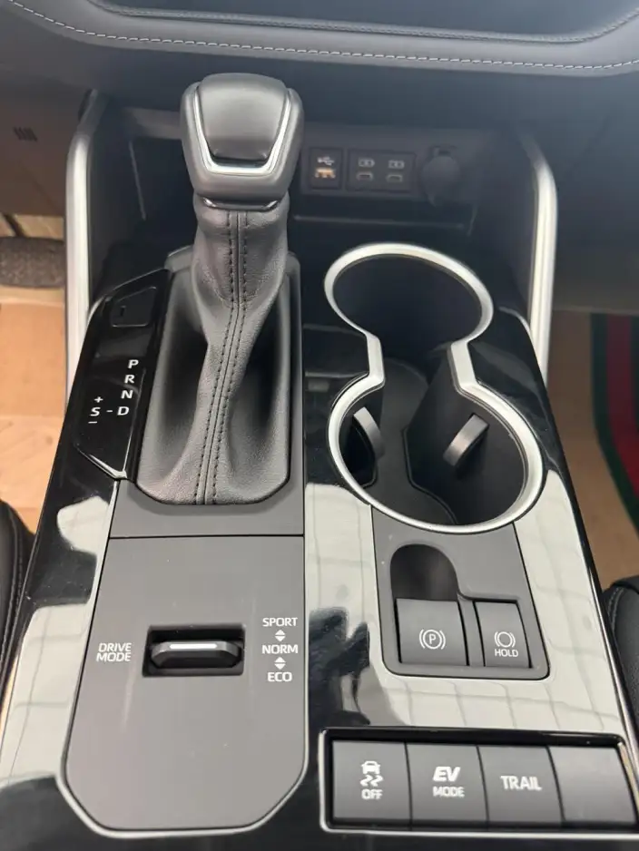 Toyota Highlander 2023 Model Hybrid 2.5L 4WD Premium Edition 7 seat – фото 8