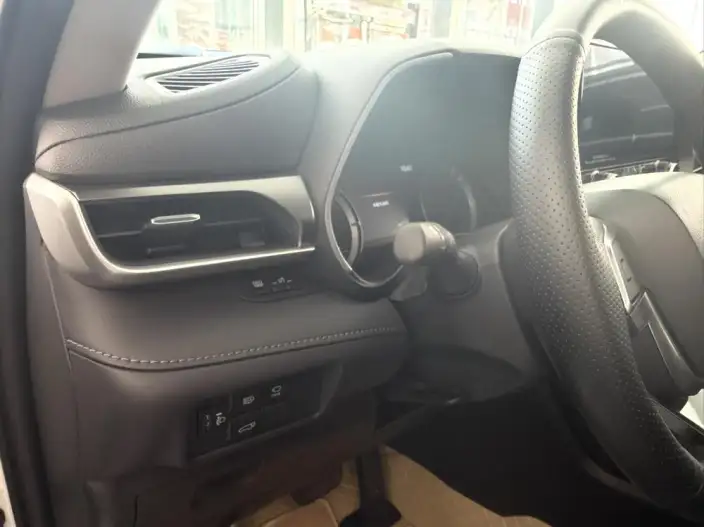 Toyota Highlander 2023 Model Hybrid 2.5L 4WD Premium Edition 7 seat – фото 12