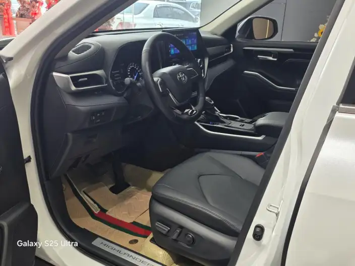 Toyota Highlander 2023 Model Hybrid 2.5L 4WD Premium Edition 7 seat – фото 13