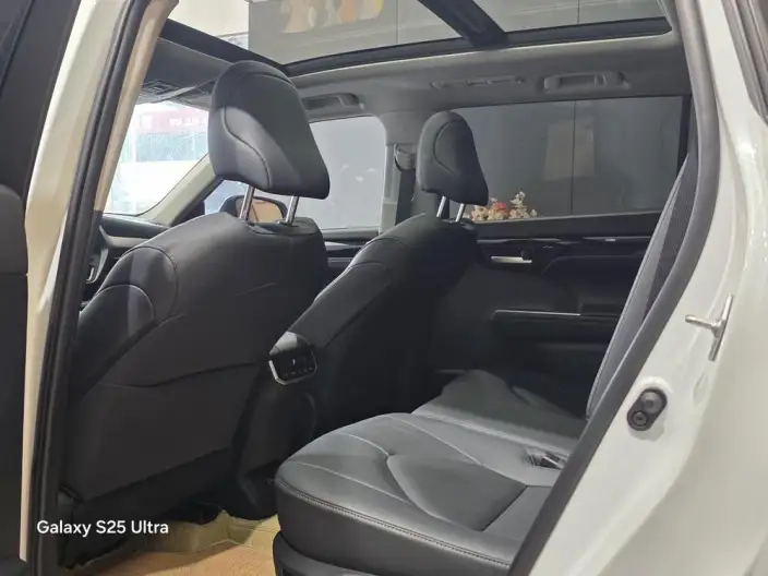 Toyota Highlander 2023 Model Hybrid 2.5L 4WD Premium Edition 7 seat – фото 15