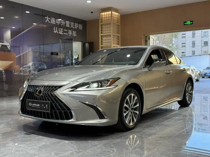 Lexus ES 2022 Model 200 Superior Edition – фото 1