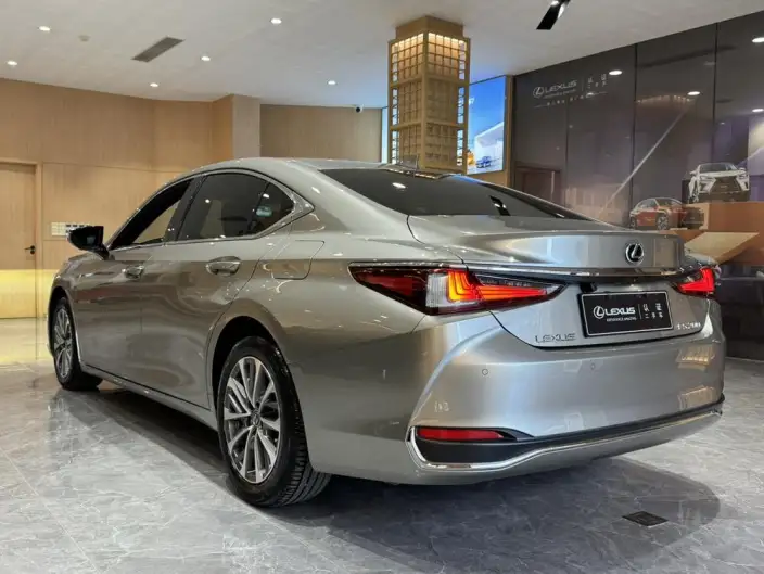 Lexus ES 2022 Model 200 Superior Edition – фото 4