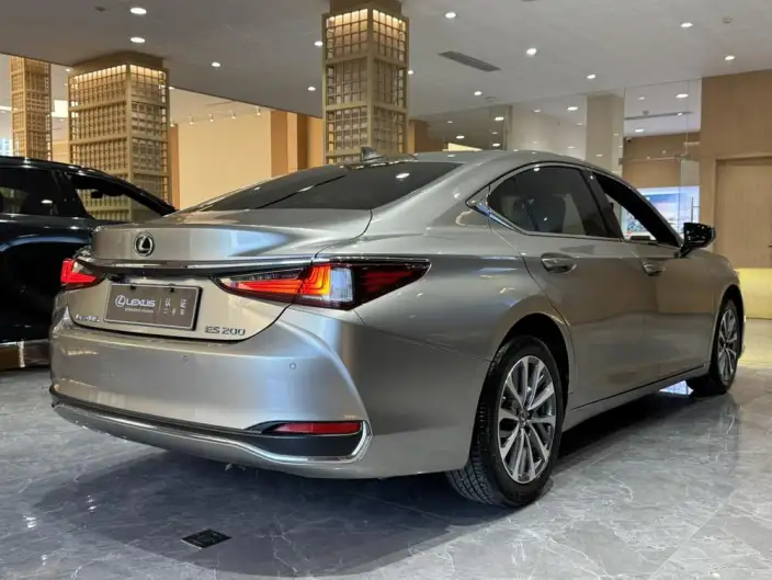 Lexus ES 2022 Model 200 Superior Edition – фото 6