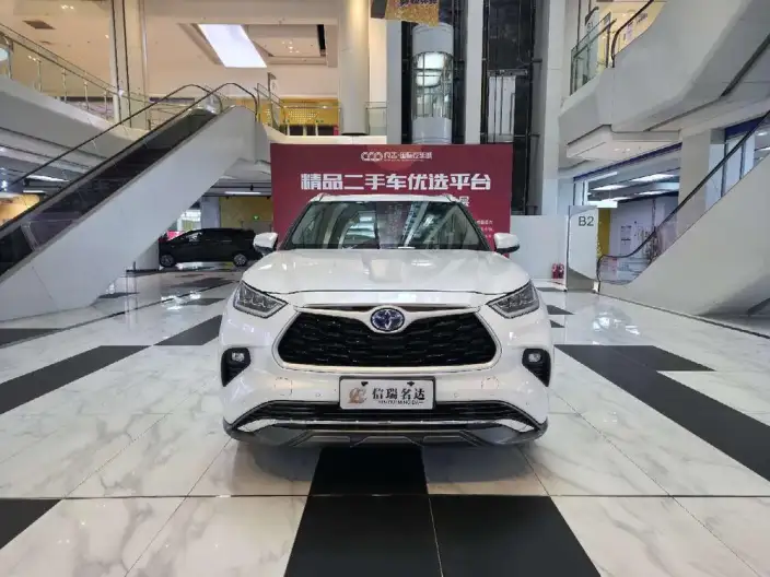 Toyota Highlander 2022 Model Hybrid 2.5L 4WD Premium Edition 7 seat – фото 2