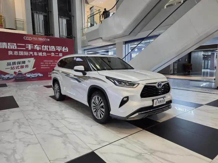 Toyota Highlander 2022 Model Hybrid 2.5L 4WD Premium Edition 7 seat – фото 3