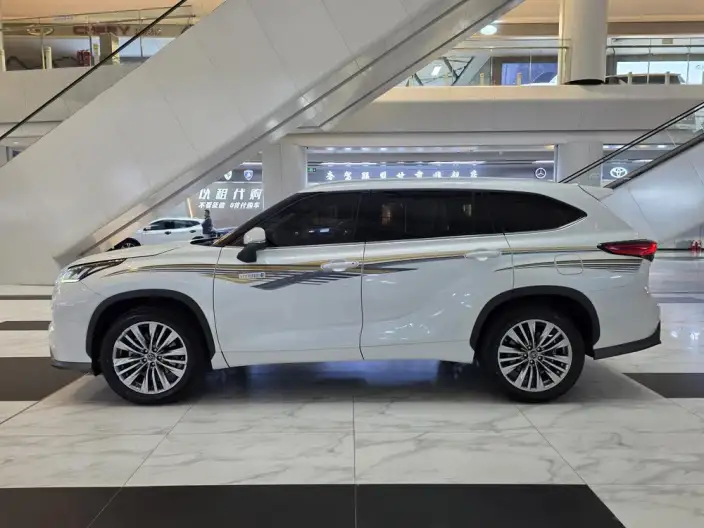 Toyota Highlander 2022 Model Hybrid 2.5L 4WD Premium Edition 7 seat – фото 4