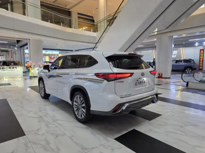 Toyota Highlander 2022 Model Hybrid 2.5L 4WD Premium Edition 7 seat – фото 5