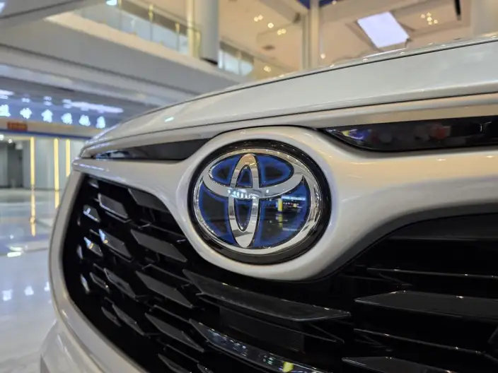 Toyota Highlander 2022 Model Hybrid 2.5L 4WD Premium Edition 7 seat – фото 11