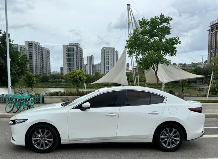 Mazda3 Axela 2021 Model 1.5L Automatic Zhi Model Edition – фото 3