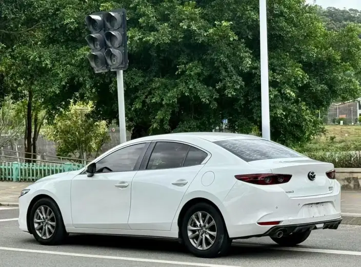 Mazda3 Axela 2021 Model 1.5L Automatic Zhi Model Edition – фото 4