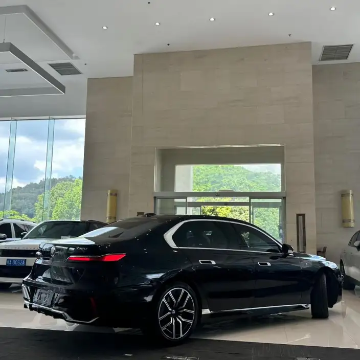 BMW 7 Series 2023 Model 735Li M Sports Set – фото 4