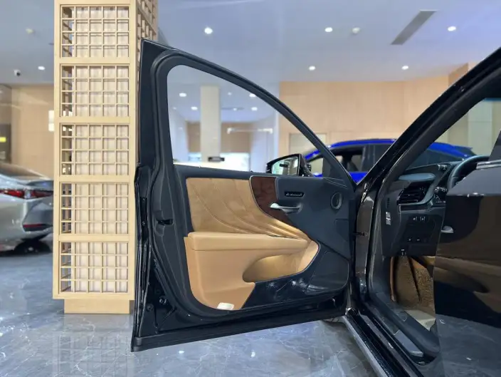 Lexus LS 2021 Model 500h Superior Edition – фото 18