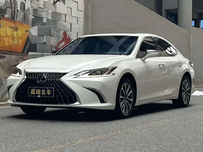 Lexus ES 2024 Model 200 Premium – фото 1
