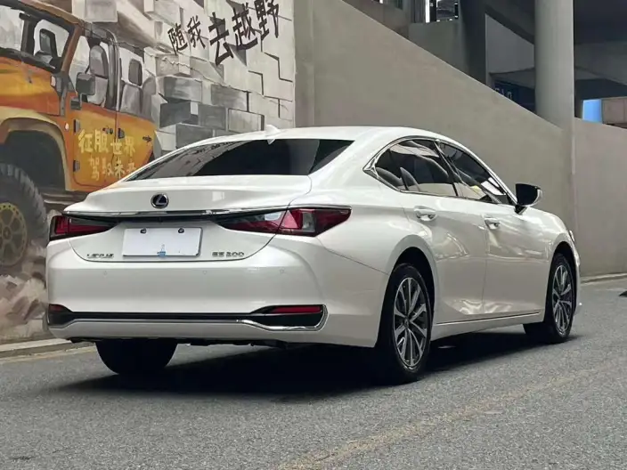 Lexus ES 2024 Model 200 Premium – фото 5