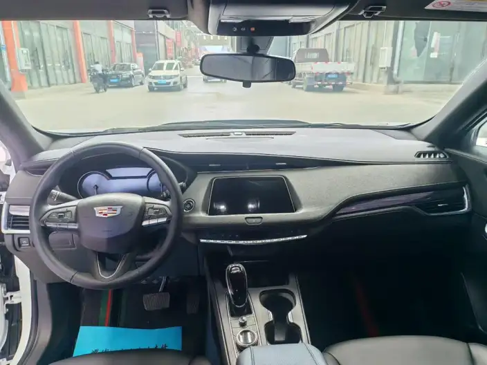 Cadillac XT4 2022 Model 28T 2WD Fashion Model – фото 7