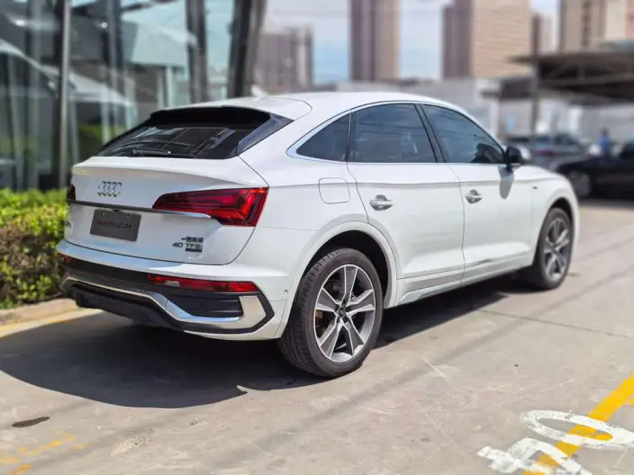 Audi Q5L Sportback 2022 Model Facelift 40 TFSI Luxury Model – фото 6