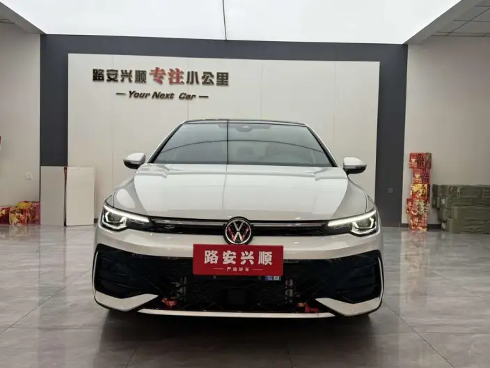 Volkswagen Golf 2025 Model Facelift 300TSI R-Line – фото 2