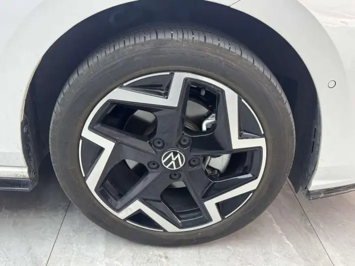 Volkswagen Golf 2025 Model Facelift 300TSI R-Line – фото 9