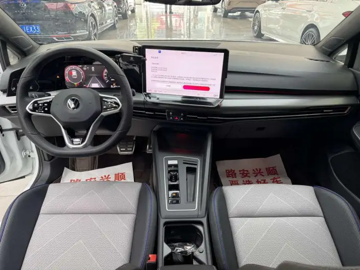 Volkswagen Golf 2025 Model Facelift 300TSI R-Line – фото 11