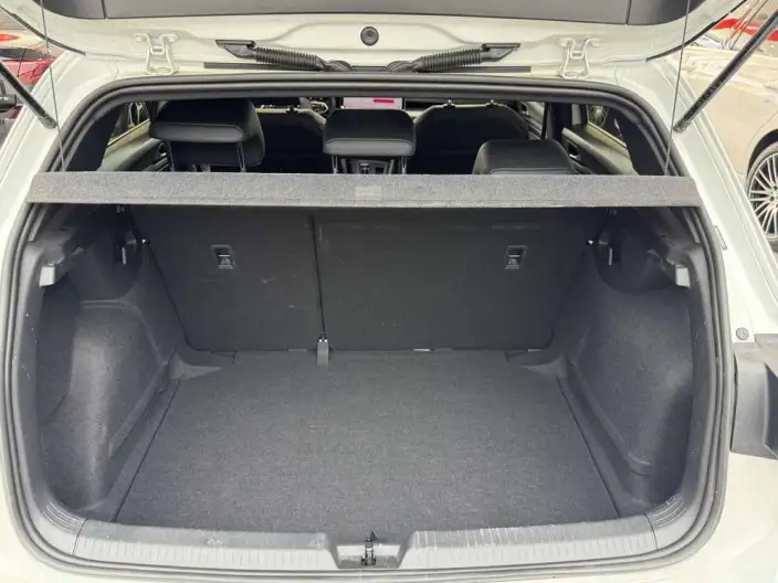 Volkswagen Golf 2025 Model Facelift 300TSI R-Line – фото 17