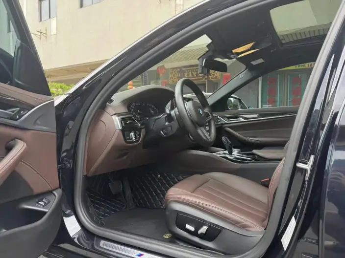 BMW 5 Series 2020 Model 525Li M Sports Set – фото 8