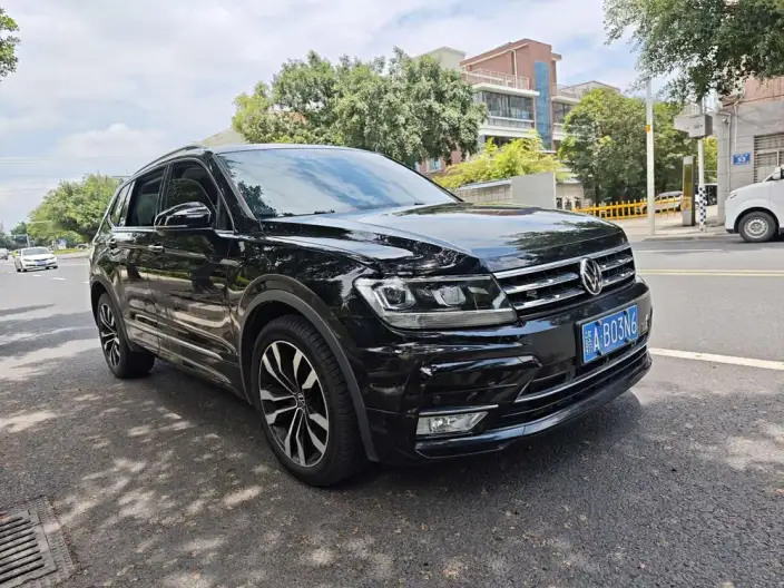 Volkswagen Tiguan L 2021 Model 330TSI Automatic 2WD R-Line Enjoy the version more – фото 3