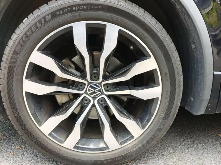 Volkswagen Tiguan L 2021 Model 330TSI Automatic 2WD R-Line Enjoy the version more – фото 12