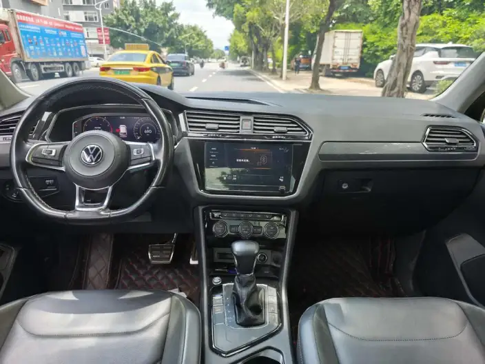 Volkswagen Tiguan L 2021 Model 330TSI Automatic 2WD R-Line Enjoy the version more – фото 14