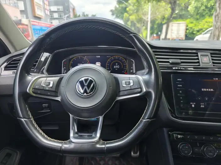 Volkswagen Tiguan L 2021 Model 330TSI Automatic 2WD R-Line Enjoy the version more – фото 16