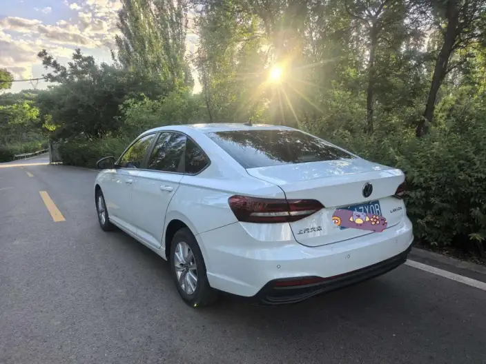 Volkswagen Lavida 2023 Model 1.5L Automatic Starry Sky Five Million Edition – фото 4