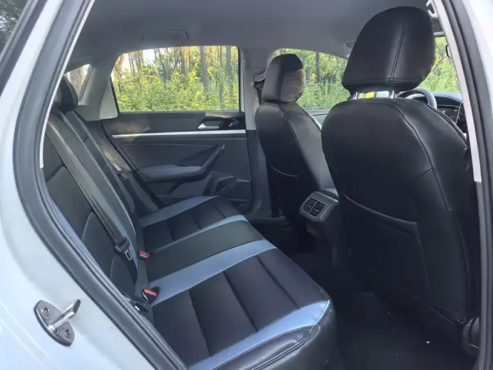 Volkswagen Lavida 2023 Model 1.5L Automatic Starry Sky Five Million Edition – фото 9