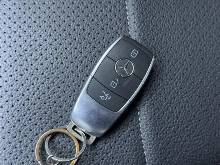 Mercedes-Benz GLC 2021 Model GLC 260 L 4MATIC Dynamic Model – фото 11