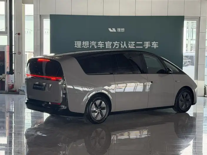 Li Auto MEGA 2024 Model Ultra Edition – фото 3