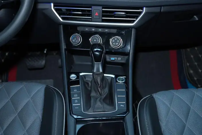 Volkswagen Sagitar 2025 Model 300TSI DSG Beyond Edition – фото 11