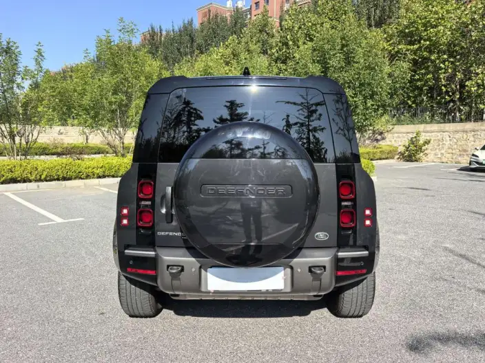 Land Rover Defender 2023 Model 110 3.0T P400 X-Dynamic HSE – фото 5